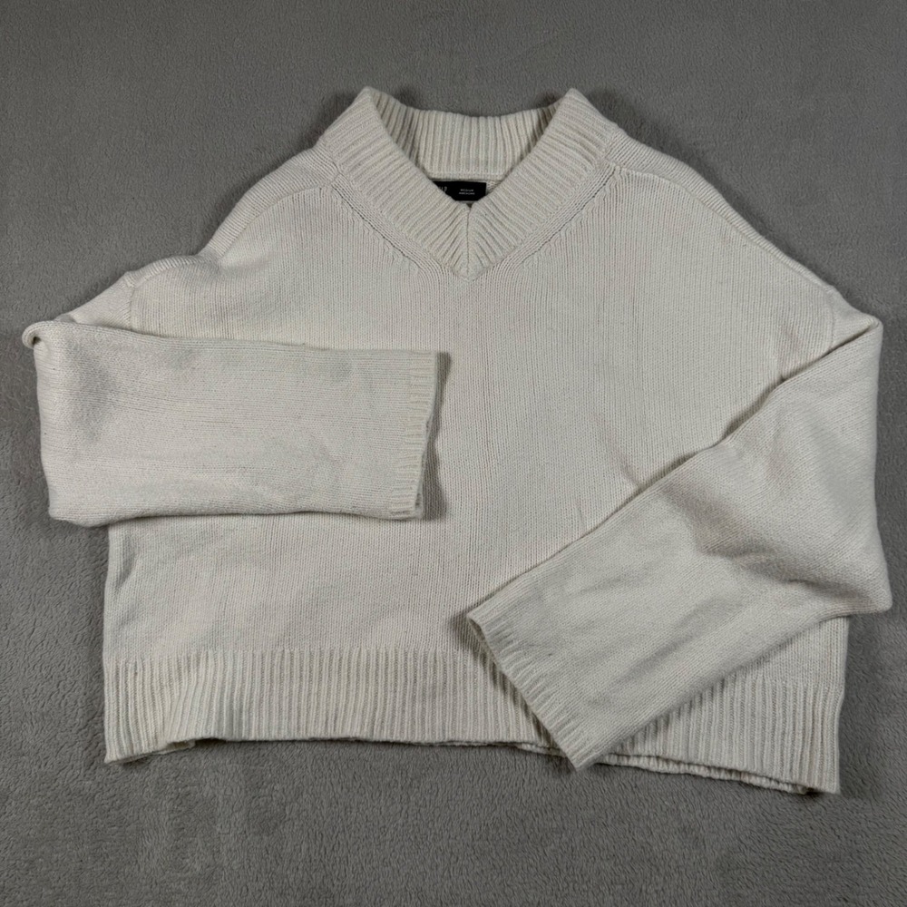 Gap CashSoft Cropped High V-Neck Ivory Frost Medium Holiday 2024 Oversized